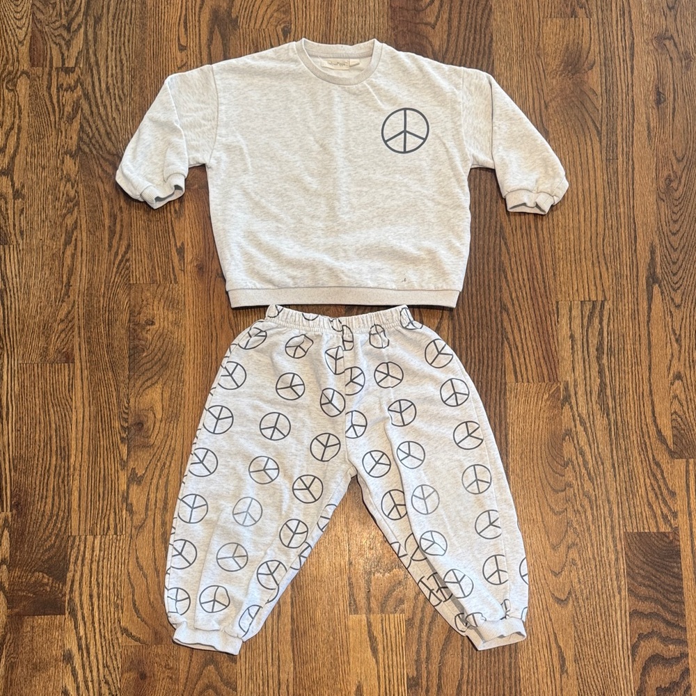 Indy and Pippa Gray Peace sign set